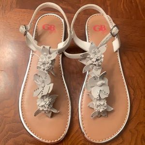 NWT-GB Girls Light Gray Flat Thong Sandals